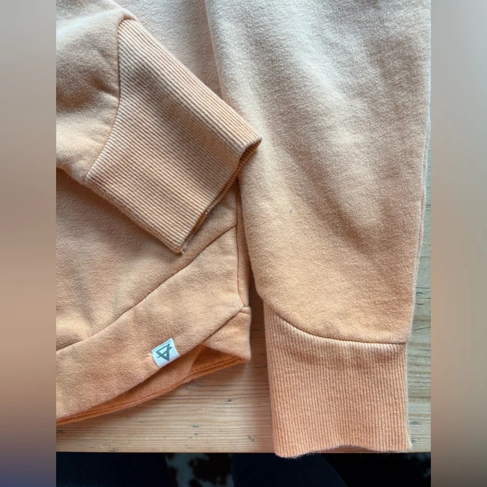 LIV Outdoor Life Integrity Earth Ombré Orange Crewneck Sweatshirt Size Small EUC